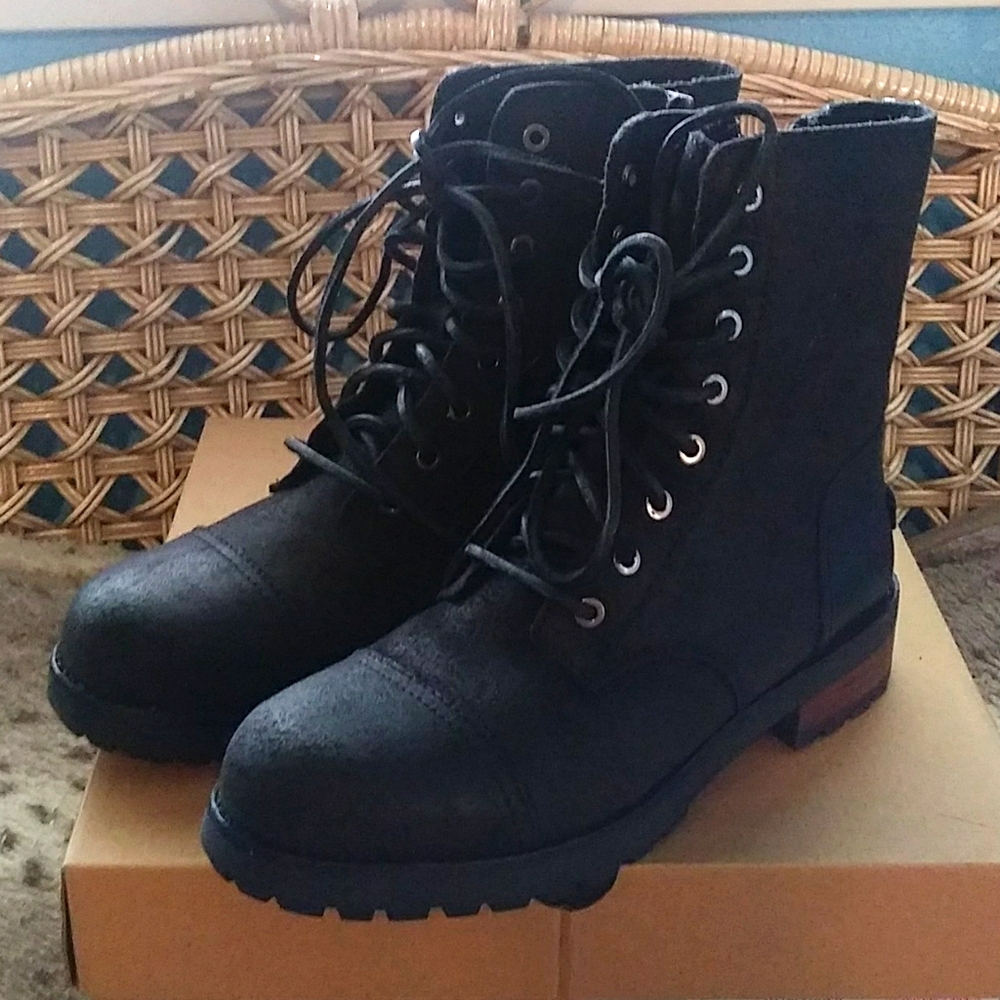 Women's Uggs combat lace up waterproof boots